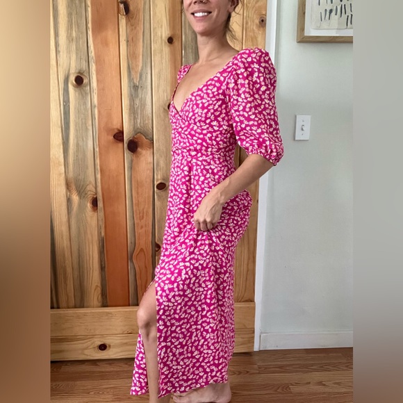 WAYF MIDI PINK DRESS WITH PUFF SLEEVE AND DAISY PATTERN. Size small. - Picture 4 of 6